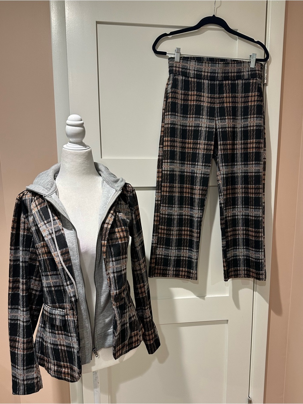 Liverpool matching plaid sweatshirt blazer and crop pull on pants